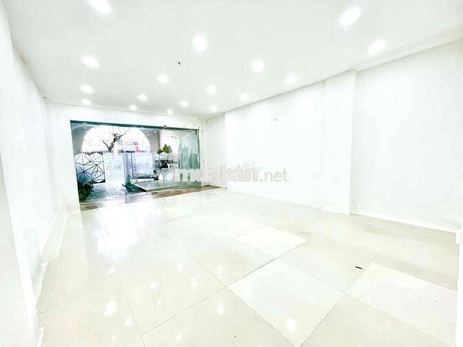 CHO THUÊ NHÀ MẶT TIỀN VIP 702D SƯ VẠN HẠNH Q10 - 6 MÉT TRỆT TRỐNG SUỐT