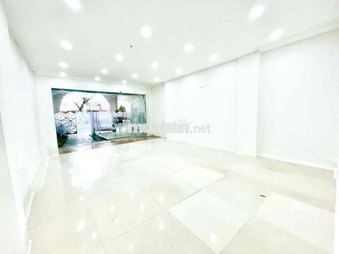 CHO THUÊ NHÀ MẶT TIỀN VIP 702D SƯ VẠN HẠNH Q10 - 6 MÉT TRỆT TRỐNG SUỐT