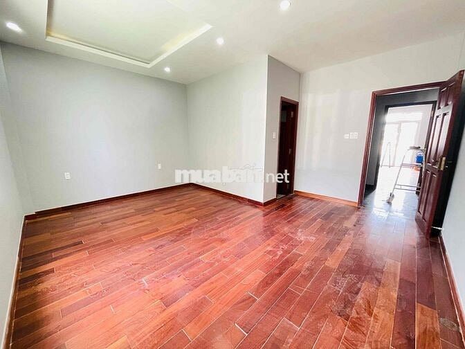 SIÊU PHẨM MẶT TIỀN LÝ THƯỜNG KIỆT Q10 - NHÀ MỚI ĐẸP FULL ỐP KÍNH