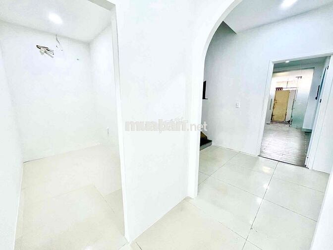 CHO THUÊ NHÀ MẶT TIỀN VIP 702D SƯ VẠN HẠNH Q10 - 6 MÉT TRỆT TRỐNG SUỐT