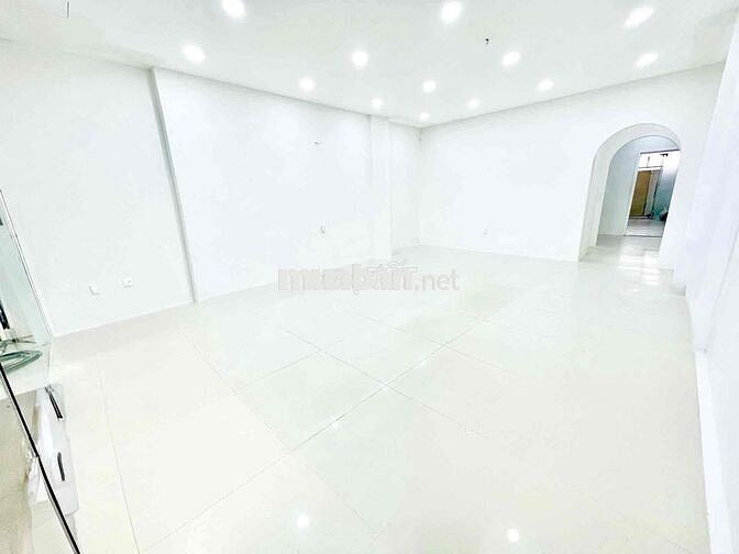 CHO THUÊ NHÀ MẶT TIỀN VIP 702D SƯ VẠN HẠNH Q10 - 6 MÉT TRỆT TRỐNG SUỐT