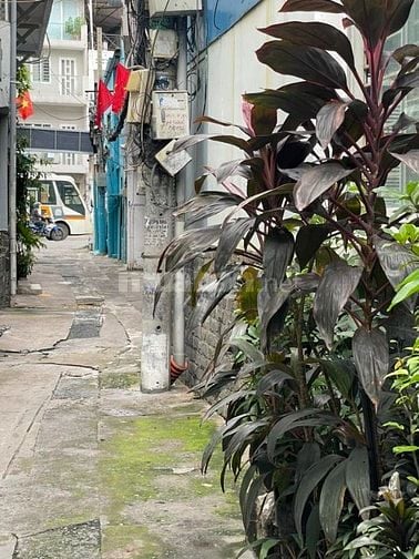 Bán nhà hẻm 3 gác thẳng 1 trục Trần Phú Q.5 : + Vị trí rất trung tâm