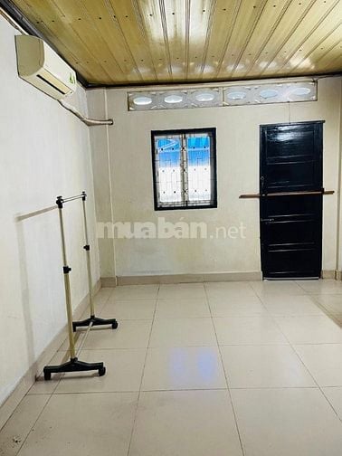 Bán nhà hẻm 3 gác thẳng 1 trục Trần Phú Q.5 : + Vị trí rất trung tâm