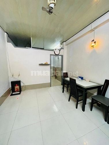 Bán nhà hẻm 3 gác thẳng 1 trục Trần Phú Q.5 : + Vị trí rất trung tâm