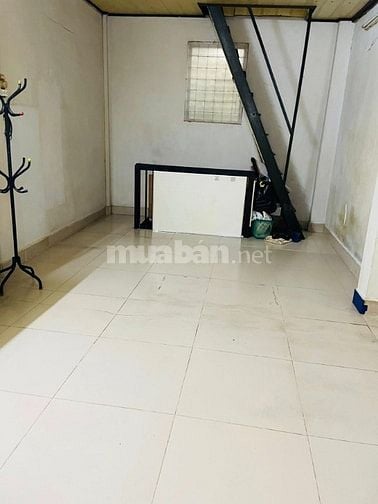 Bán nhà hẻm 3 gác thẳng 1 trục Trần Phú Q.5 : + Vị trí rất trung tâm