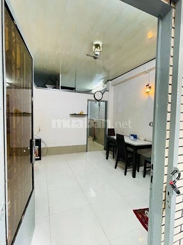 Bán nhà hẻm 3 gác thẳng 1 trục Trần Phú Q.5 : + Vị trí rất trung tâm