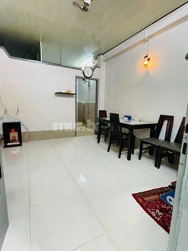 Bán nhà hẻm 3 gác thẳng 1 trục Trần Phú Q.5 : + Vị trí rất trung tâm