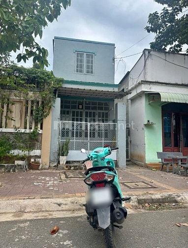 Chính chủ gửi bán căn nhà mặt tiền đường nhựa TTN Hóc Môn 830 triệu