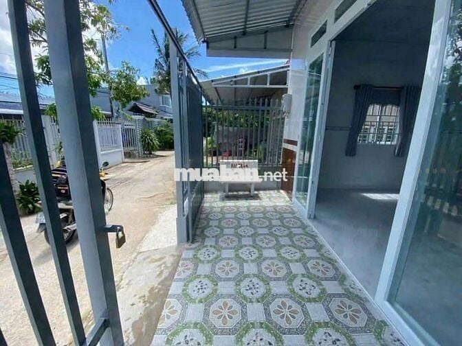 Nhà mới 4,5x16 có máy lạnh Gần Đh Tây Đô