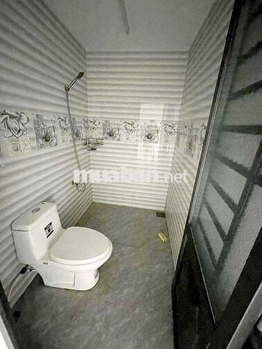 Nhà mới 4x15 có máy lạnh đường Lê Hồng Nhi