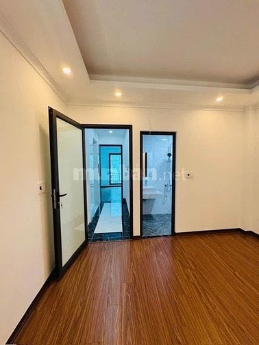 Bán nhà phố Vĩnh Tuy xây mới thang máy, Dt 63m2, 5t, mt 4.6m, 10 tỷ.