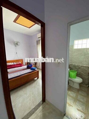 NHÀ 5x20 ĐẨY ĐỦ NỘI THẤT - 1trệt 1lầu 4phòng ngủ - đường nhựa 8m