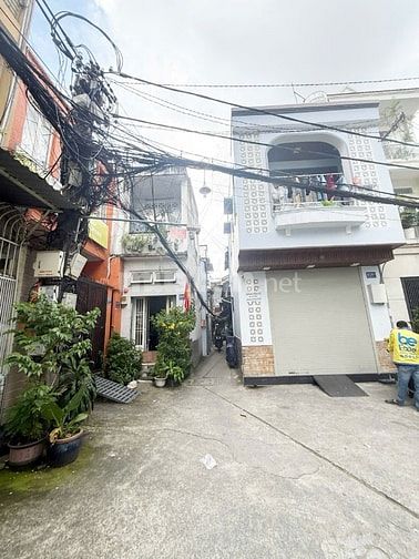 Bán nhà hẻm 68 Trần Quang Khải Q1, rất thuận tiện đi lại