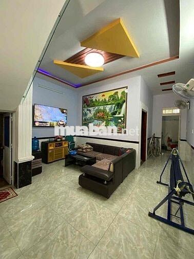 NHÀ 5x20 ĐẨY ĐỦ NỘI THẤT - 1trệt 1lầu 4phòng ngủ - đường nhựa 8m
