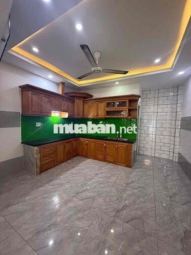 nhà trệt 2 lầu sân thượng có 4 phòng ngủ 4wc