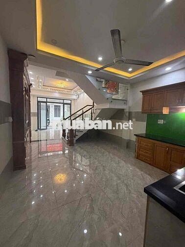 nhà trệt 2 lầu sân thượng có 4 phòng ngủ 4wc