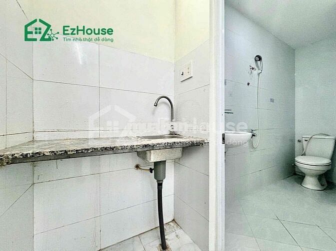 PHÒNG TRỌ CÓ GÁC GIÁ RẺ - NGAY NGÃ TƯ XÃ - CÓ THANG MÁY, MÁY LẠNH