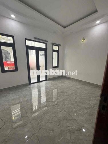 nhà trệt 2 lầu sân thượng có 4 phòng ngủ 4wc