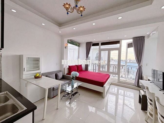 Căn hộ view thoáng Full nội thất , ban công riêng ngay Lê Văn Sỹ Quận3