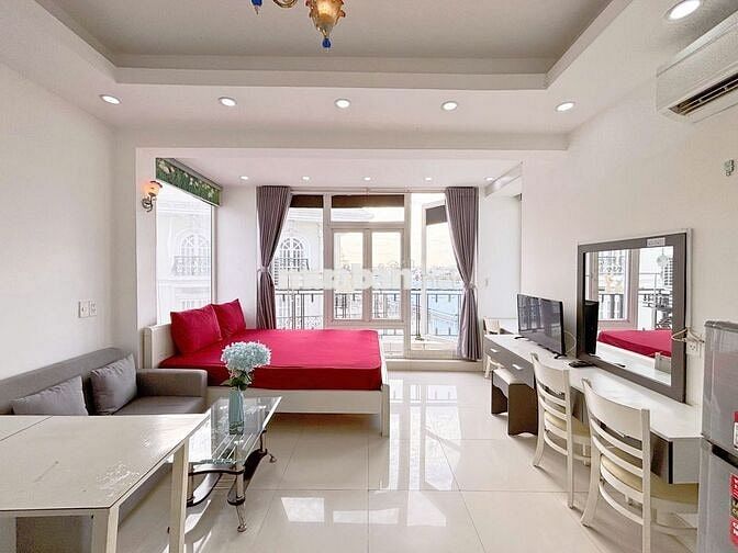 Căn hộ view thoáng Full nội thất , ban công riêng ngay Lê Văn Sỹ Quận3