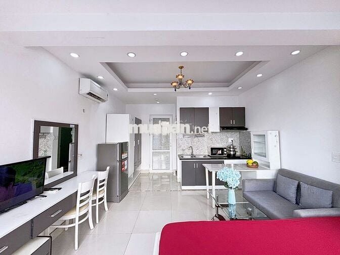 Căn hộ view thoáng Full nội thất , ban công riêng ngay Lê Văn Sỹ Quận3
