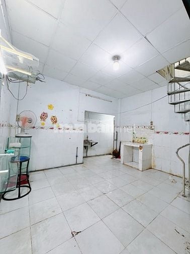 Quận 4 nhà 2 phòng ngủ , nhỉnh 2.x tỷ có nhà sổ hồng riêng