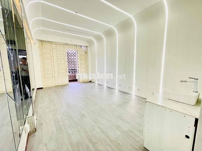 SIÊU PHẨM CHO THUÊ MẶT TIỀN LÊ HỒNG PHONG Q10 - 5 TẦNG - NHÀ MỚI ĐẸP