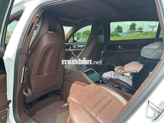 Porsche Panamera 4 Executive 2023 - 14888 km