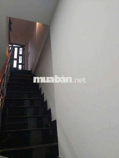 NHÀ MẶT TIỀN SÁT QL13 HBP, GẦN CHỢ ĐẦU MỐI 1T1L 4,3x18 2PN 2WC SÂN OTO