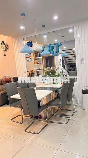 Cho thuê căn hộ Emerald 3pn3wc,127m2,full NT  giá 20tr, view công viên