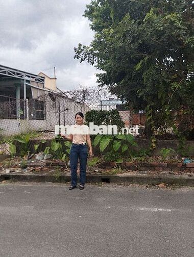 Chủ cần bán Gấp đất đt 199m, full Thổ Cư, cách đường lớn 50m dĩ an hcm