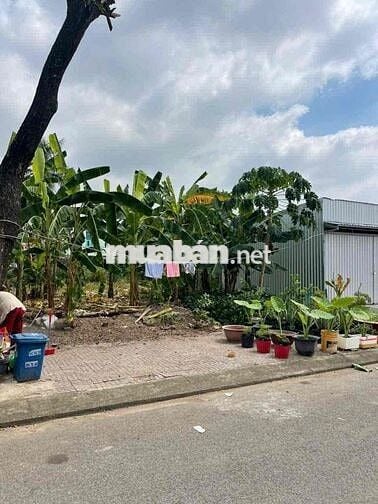 cần bán lô đất 2 mặt tiền công viên
