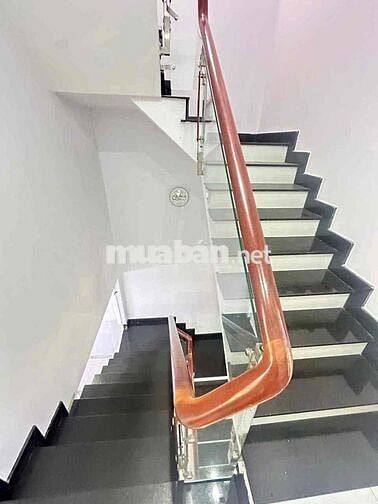 nhà trệt 2 kaauf sân thượng có 4 phòng ngủ 4wc