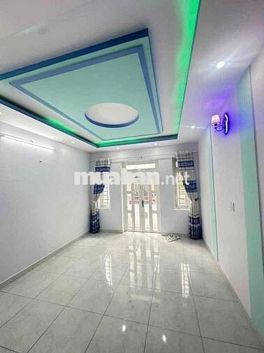 nhà trệt 2 kaauf sân thượng có 4 phòng ngủ 4wc