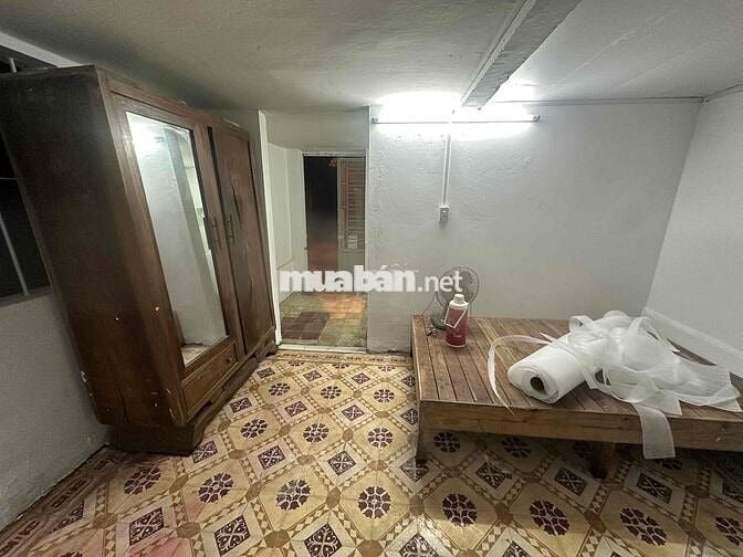 2PN 1WC 42m2. gần Cấp 1,2, chợ Giáp Bát. 1.5km đến bkx , 30m ra ô tô