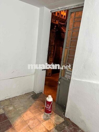 2PN 1WC 42m2. gần Cấp 1,2, chợ Giáp Bát. 1.5km đến bkx , 30m ra ô tô
