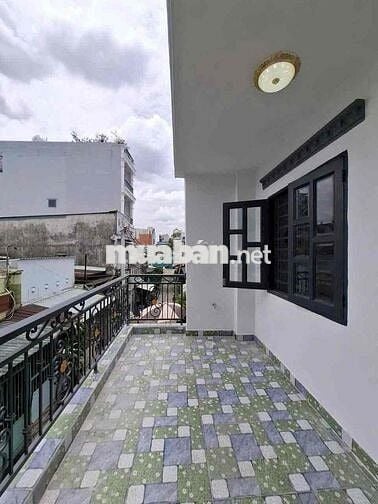 Nhà đẹp ý hình gần chợ siêu thị trường học