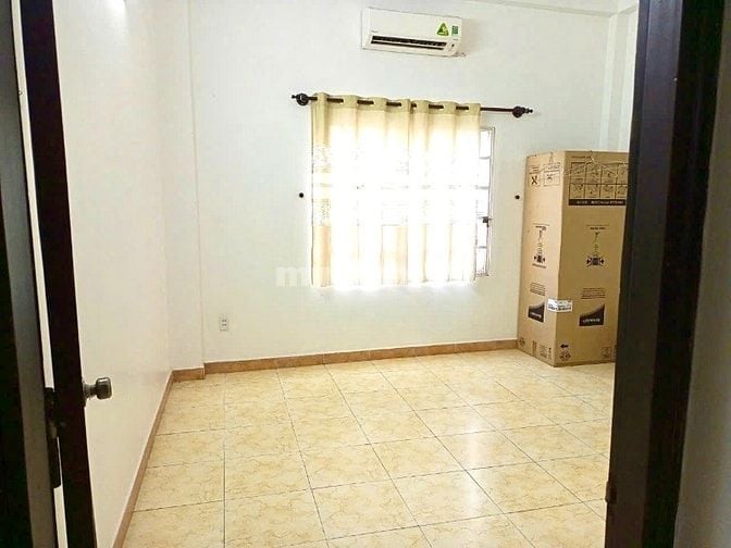 Cho thuê nguyên căn 4x10 đúc 1 lầu 2PN 2WC 2 Mlạnh hẻm Xhơi P5 DQ Hàm 