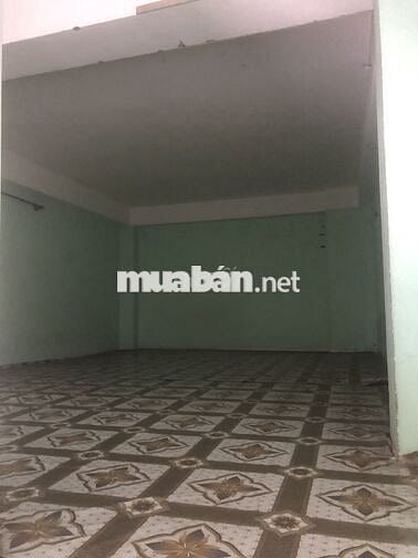 MTKD gần nguyễn sơn rộng thoáng xe qua lại