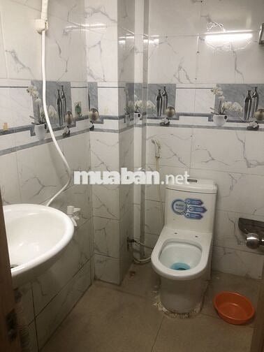 MTKD gần nguyễn sơn rộng thoáng xe qua lại