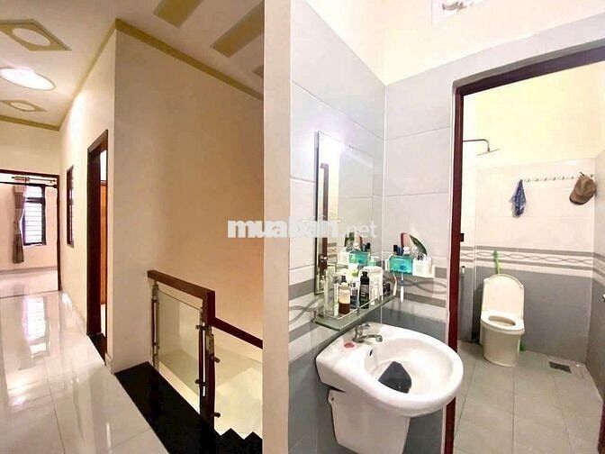 BÁN NHANH!!! NHÀ Ở NGAY, 64M, ĐƯỜNG NHỰA 13M, DÂN TRÍ, 4 ĐỒNG TL