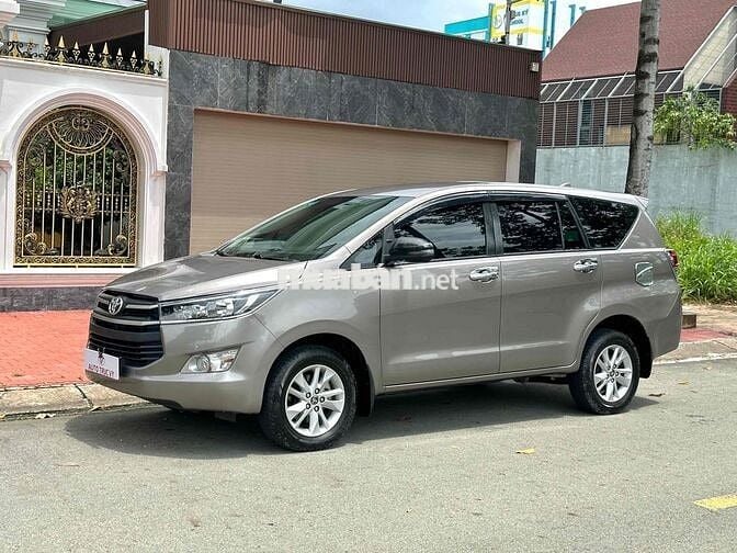 Toyota Innova 2019 2.0E - 100000 km
