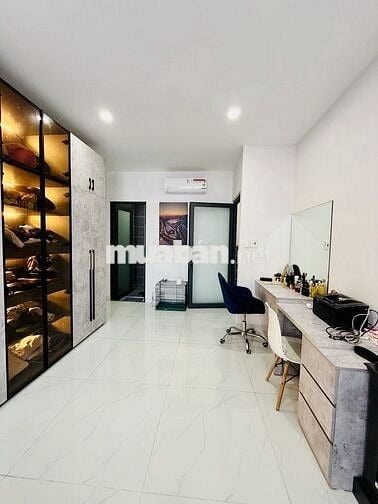 NHÀ NỞ HẬU L - NT CAO CẤP -KIÊN CỐ BTCT 3 TẦNG - SÁT CÔNG VIÊN -QUẬN 4
