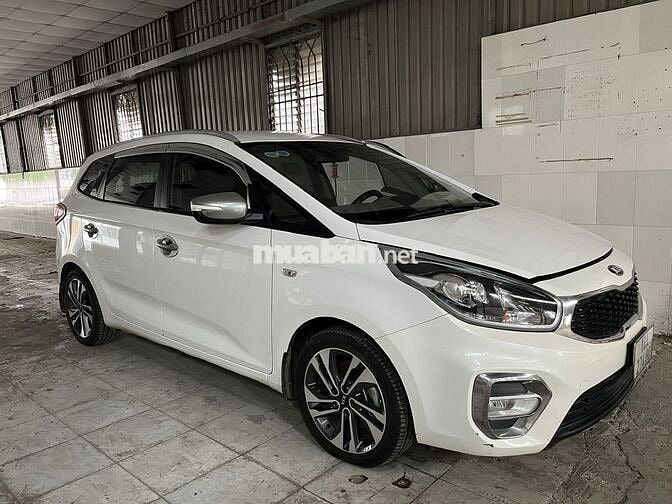 Bán ô tô Kia Rondo 20G 2021 trắng đã qua sử dụng