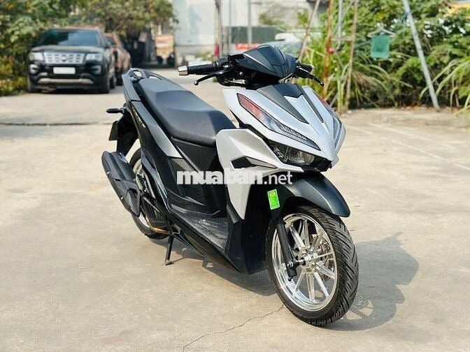 HONDA VARIO 125 MÀU XÁM BẠC ĐỘ ĐÈN CHẠY BỐC.
