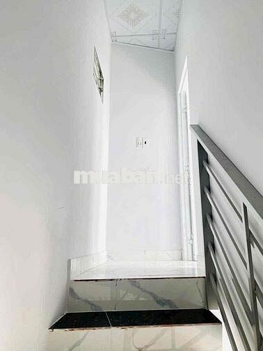 Nhà Mới 1 Lầu Xây Kiên Cố Full Thổ Cư. Đường Xe Hơi Tới Nhà. Giá Rẻ