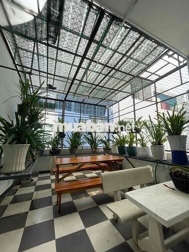 nhà mặt tiền xe hơi cho thuê lầu 2,3