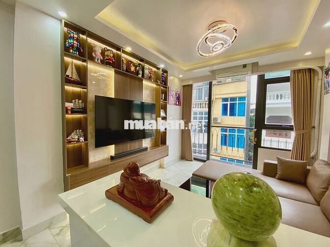 Cần bán tòa kính nhà mặt phố Nguyễn Văn Cừ 195m2 giá 62,79 tỷ