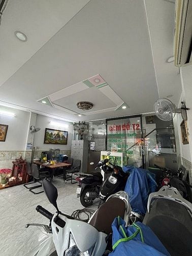 Cần người hợp tác trong lĩnh vực nữ trang vàng, kim cương và đá quí