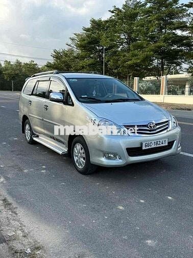 Toyota Innova 2010 G